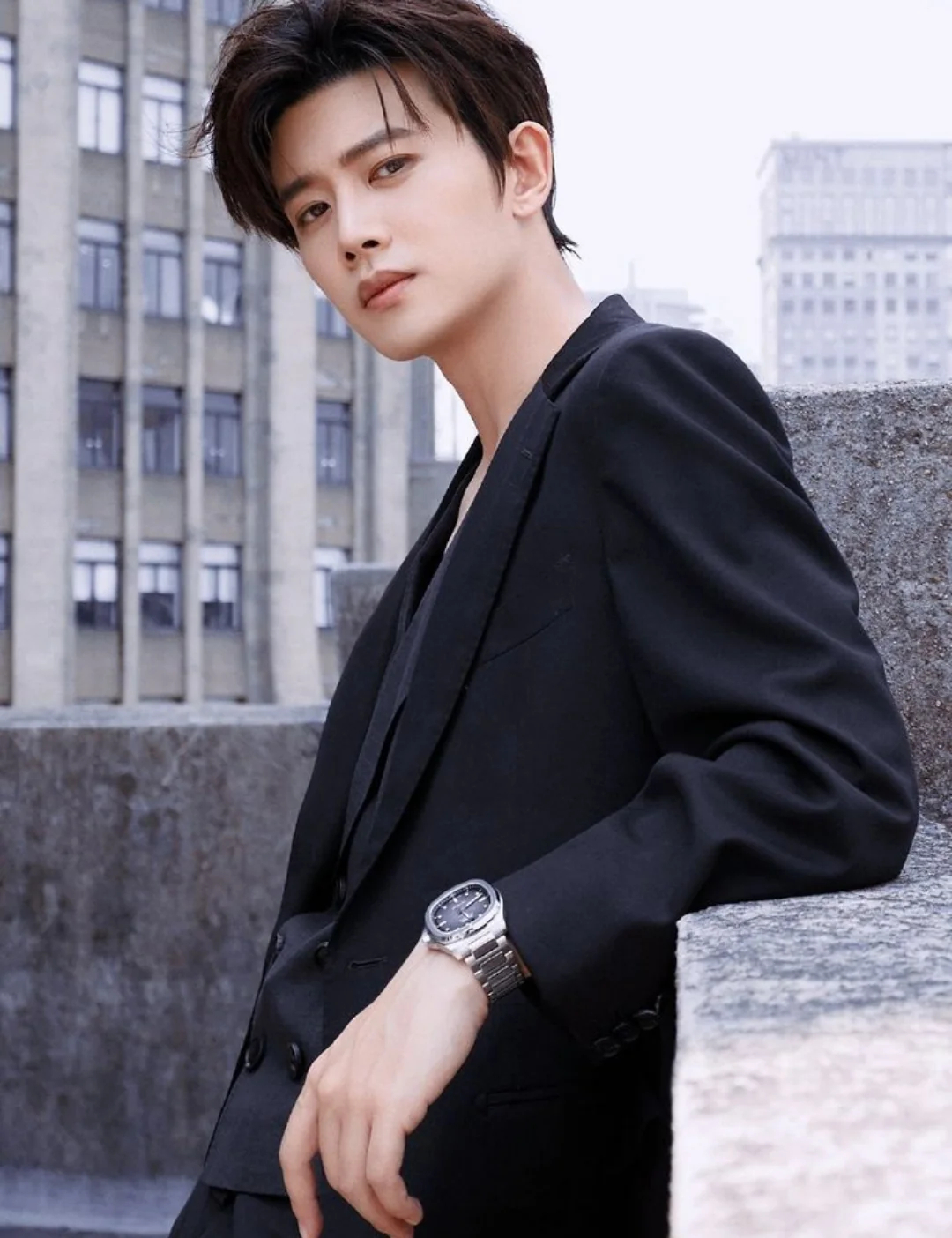 任嘉伦内娱男流量五官大赏九张图，不够用😎 