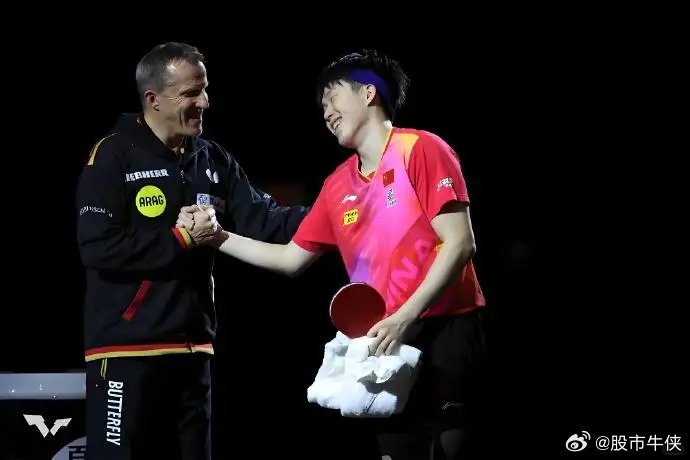 王楚钦的外国伯乐很多人只知道王楚钦如今是乒坛世界第一，却很少有人知道，他年轻时曾