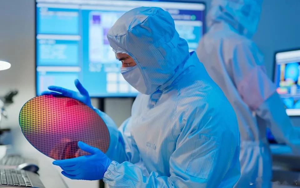 【台湾价值7.5万亿英镑的“秘密武器”正在瓦解】[送句老祖宗的话：祸兮福所倚，福