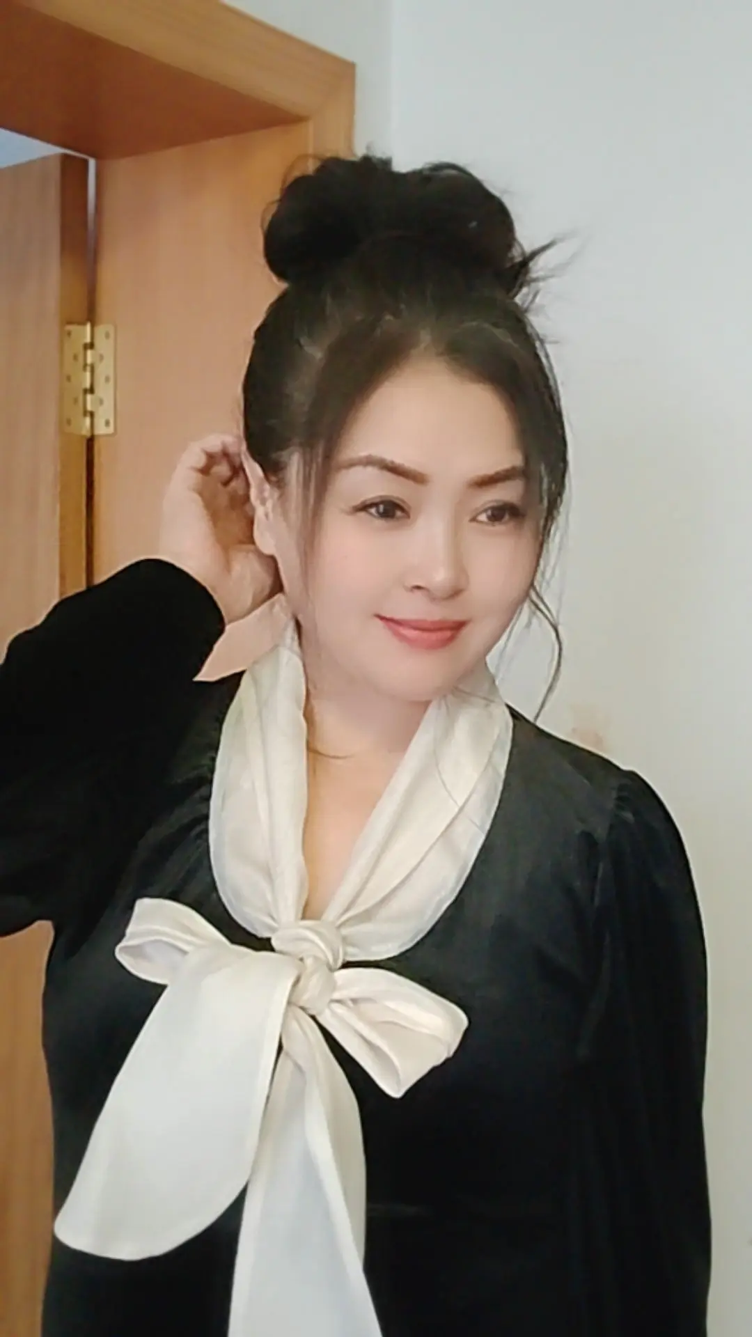 好听。《疯子傻子呆子》