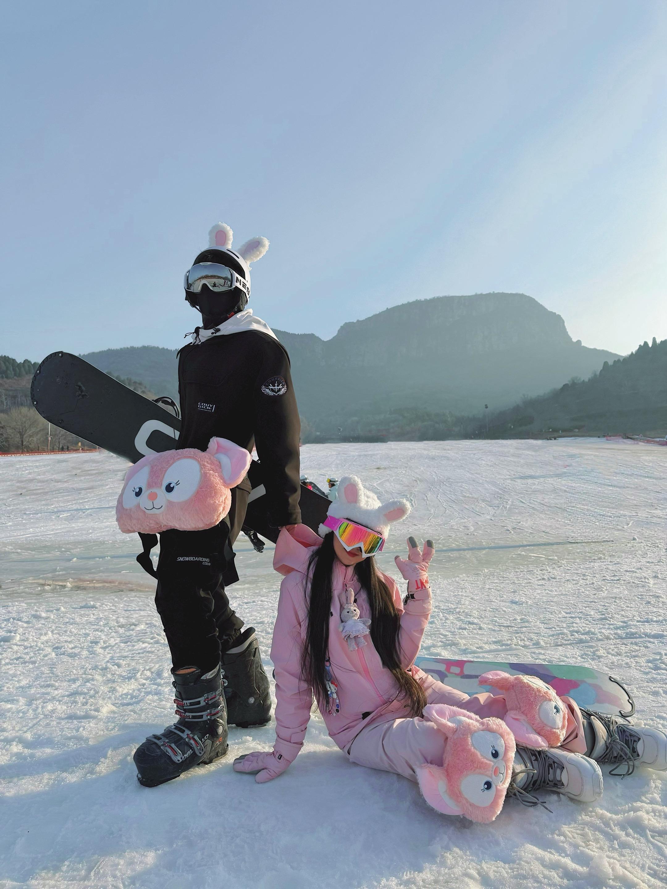 你可以不会滑雪…但不能不发朋友圈💯✨。摔是一瞬间的 帅是一辈子的☝️...