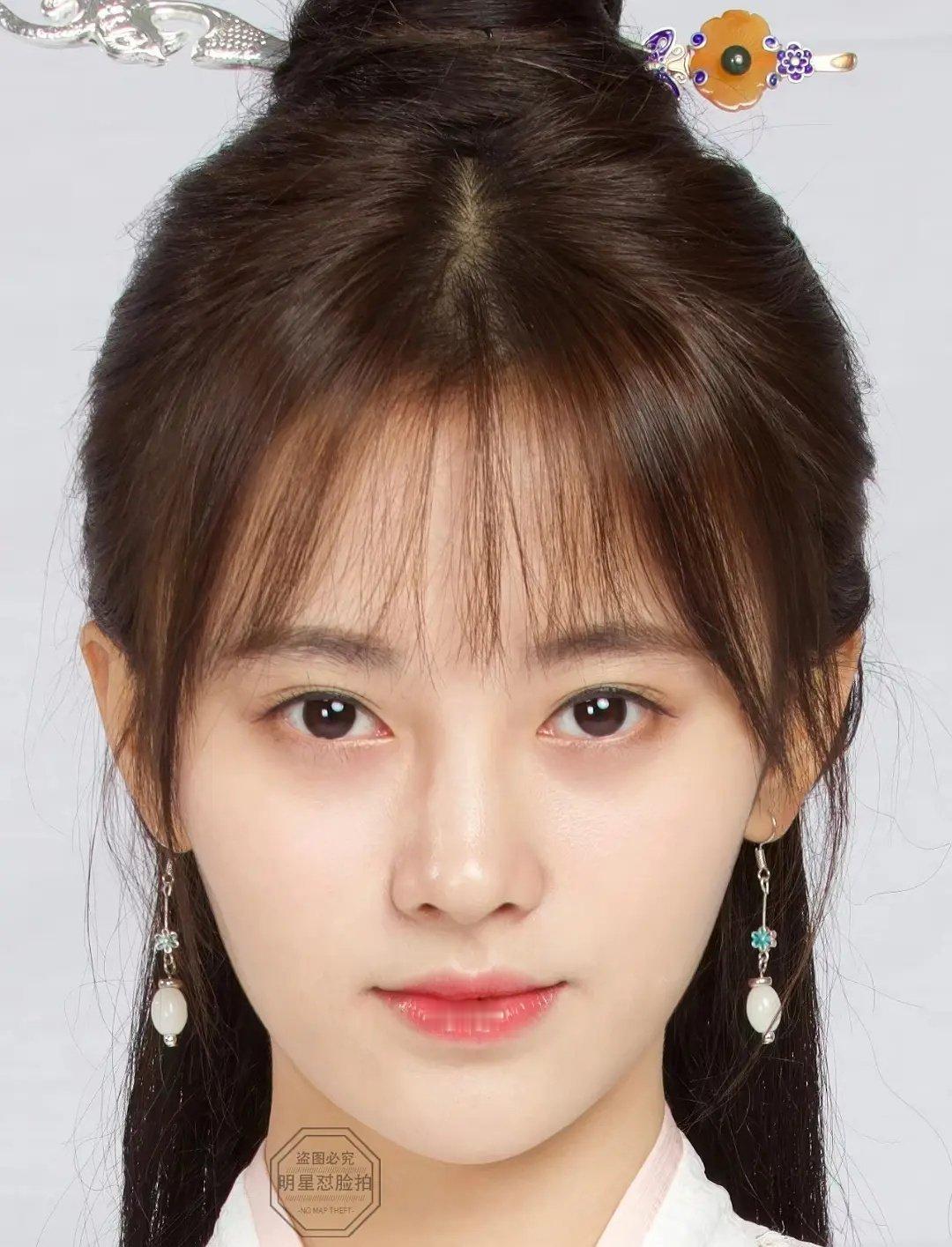 鞠婧祎这个状态就很美了，现在是不是有点过头了？ ​​​