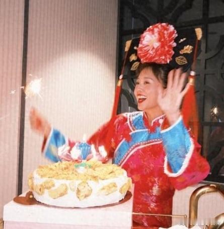 鬼鬼生日办「还珠格格派对」！　演艺圈好友全扮成格格阿哥狂欢 ​​​