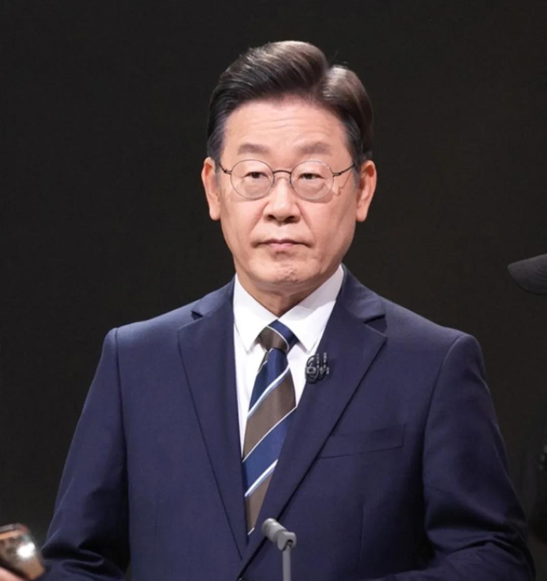 李在明特别适合当韩国总统，有9个理由。
1，李在明在上一届总统竞选时，以微弱的劣