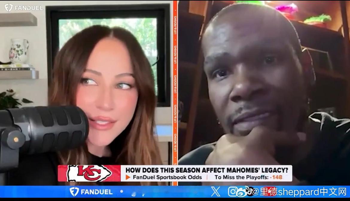 我发现这个女记者大概每两周就要和kd联线一次，橄榄球的话题，世界杯抽签这类的问题