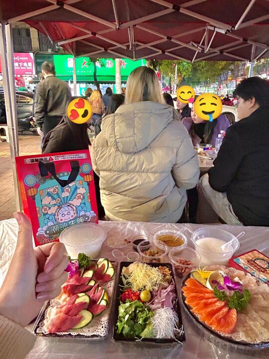 怎么现在才吃到😭汕头街边坐满人的鱼生