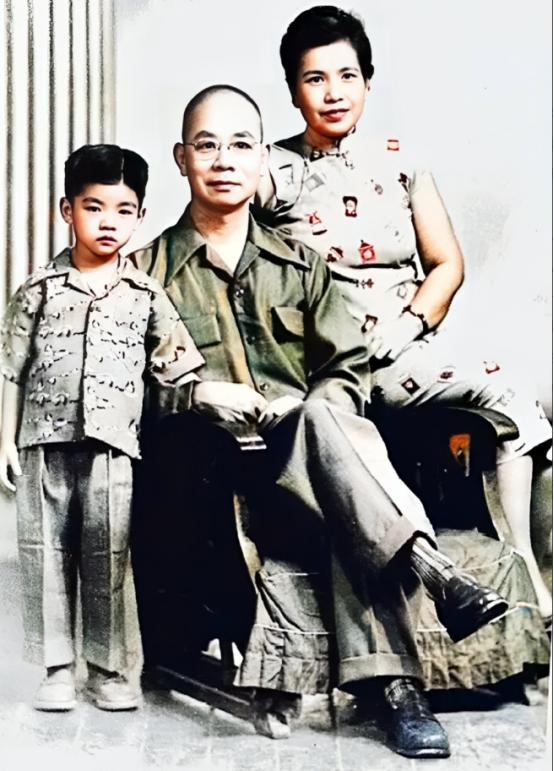 1950年6月10日，吴石被押赴刑场的路上，悄悄对押解人员说：“我妻王碧奎身体不
