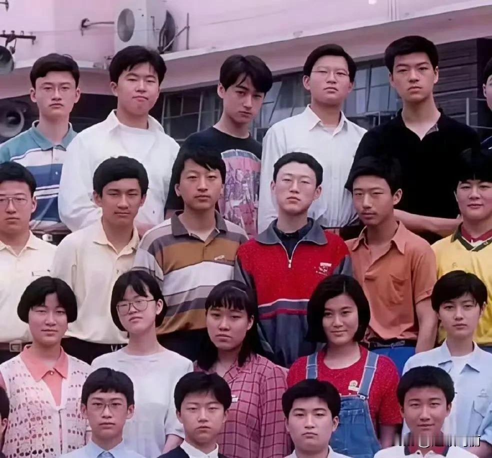 胡歌和他的同班同学，感觉不是一个画风