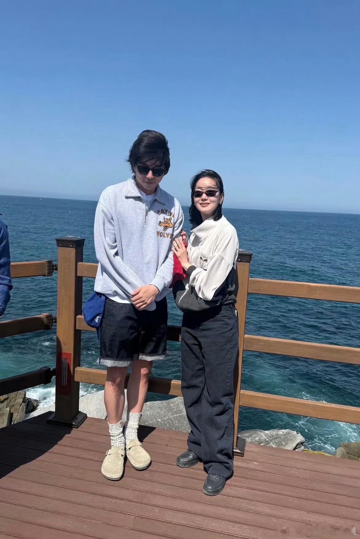 孔刘ins发了鬼怪合照 孔刘更新鬼怪十周年合照，四个人好美好，蹲下一次的纪念
