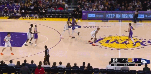 詹姆斯今天第一分，篮下强硬打进！篮网vs湖人