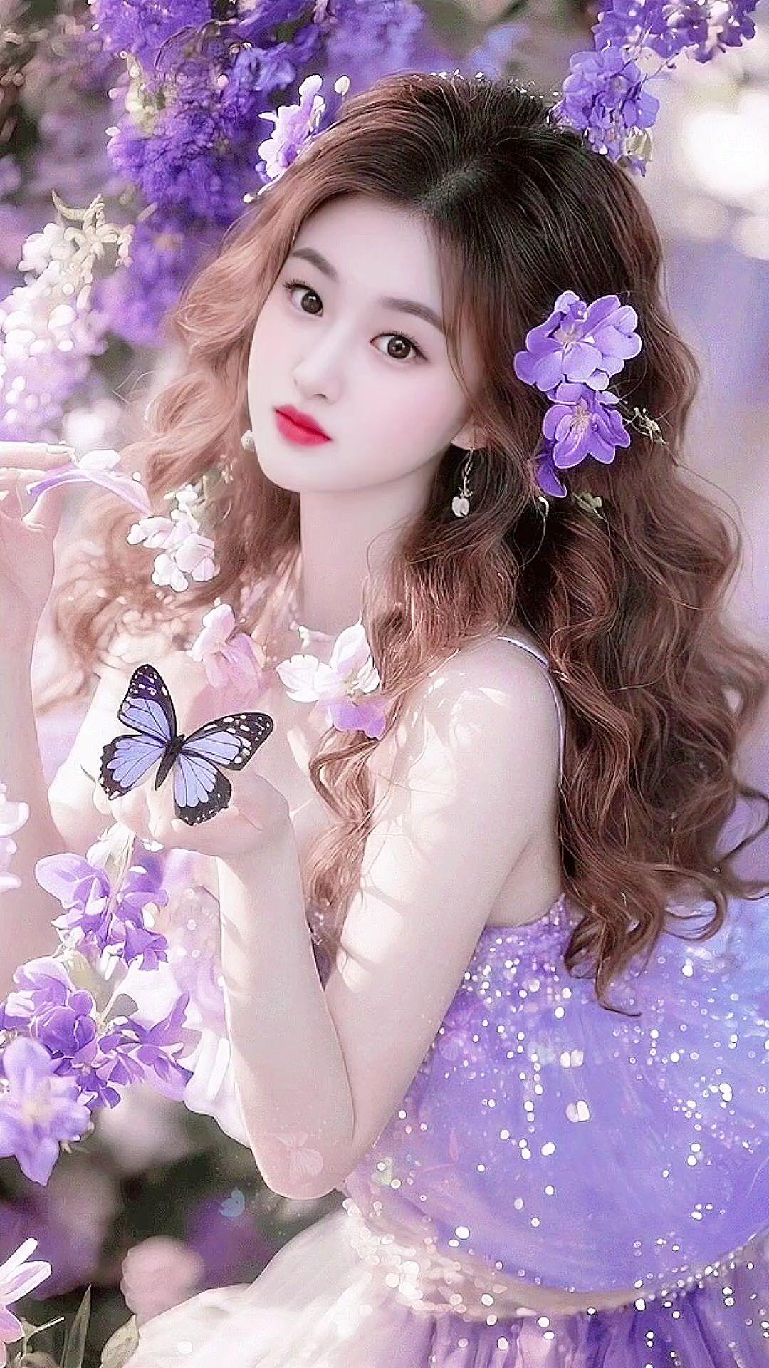 梦幻花蝶造型 治愈系视觉体验 紫色系氛围感写真 花系少女写真 在花海拍出氛围感大