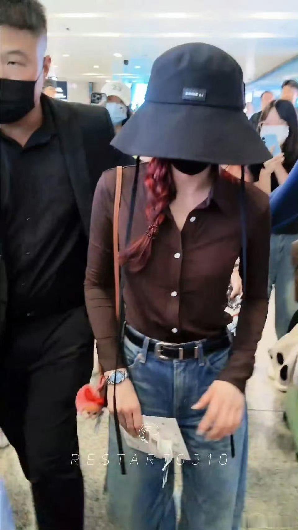 刘诗诗染了红发，姐姐太美了 这是第一次染发吗？ ​​​