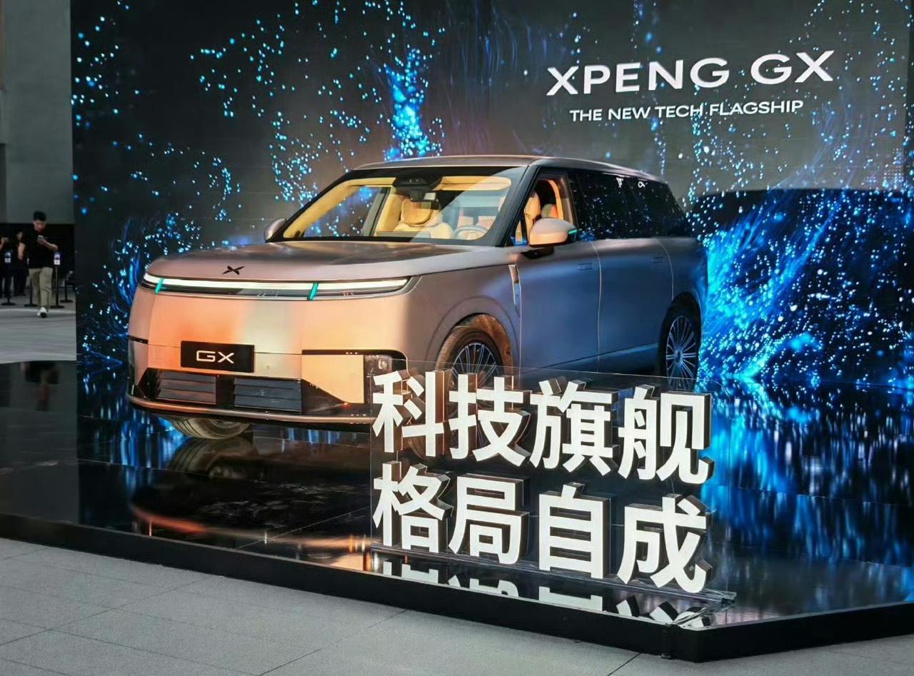 何小鹏亲自体验！小鹏Robotaxi完成内测首单载人出行！

何小鹏今天在公司楼