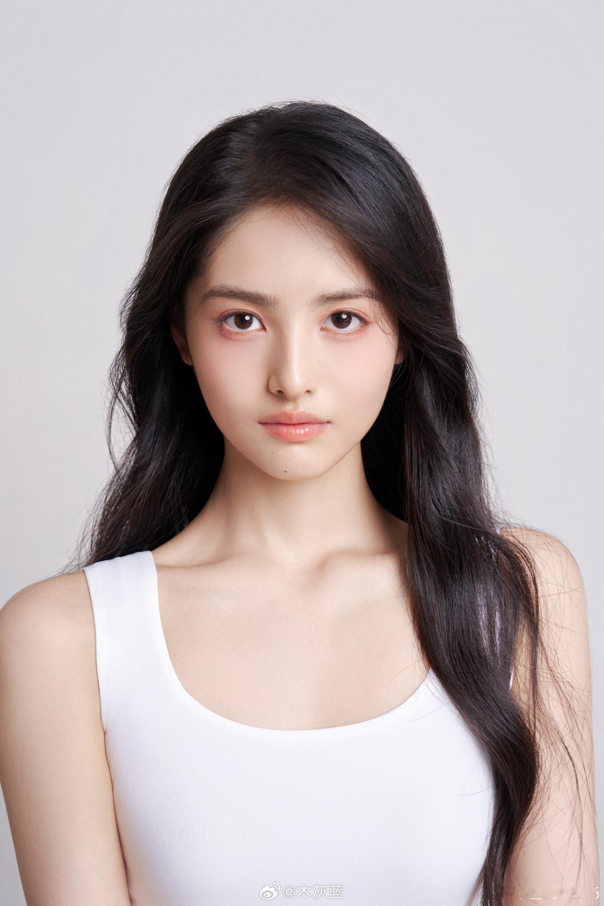 电影功夫女足里新出道的星女郎：雪野 