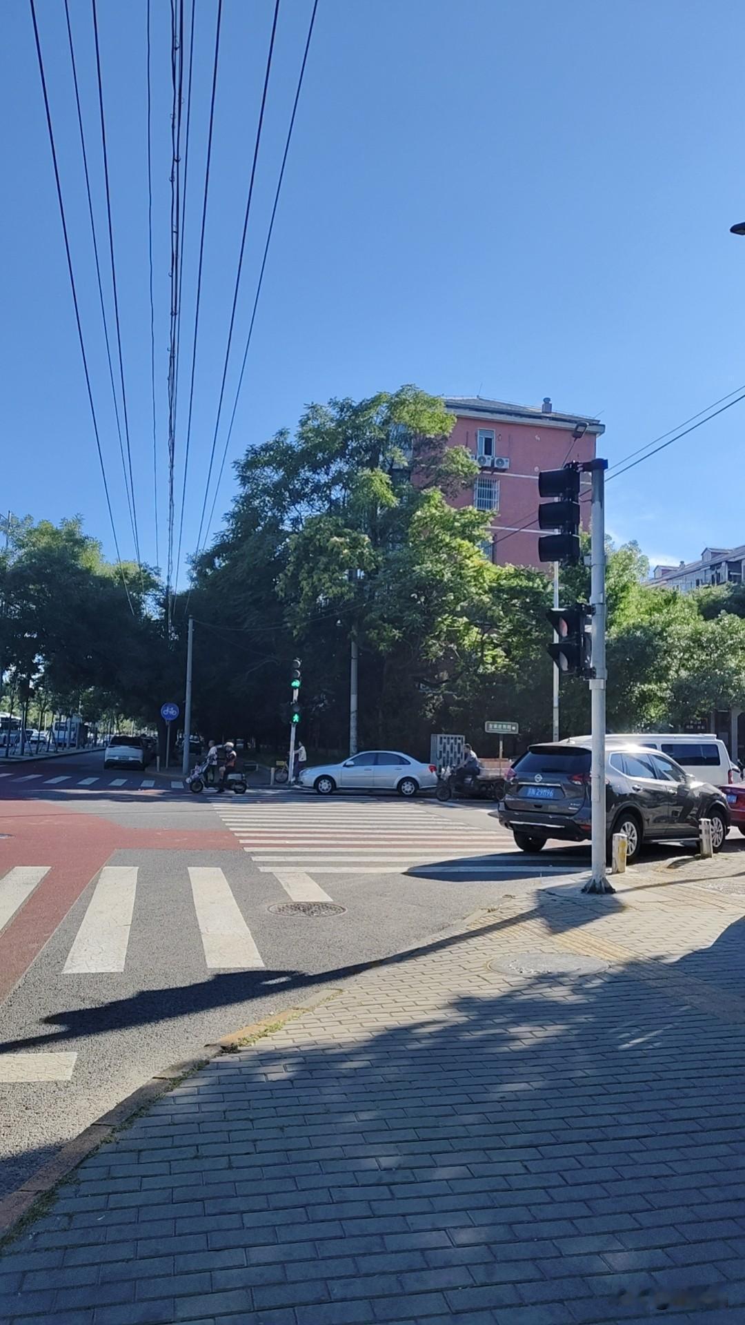 [彩虹]《给阿嬷的情书》用一封情书串起家族记忆，把个人故事放在大时代里，像一面镜