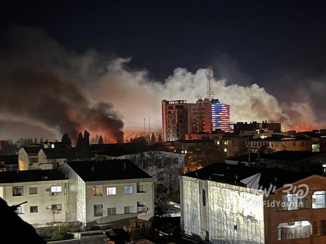 伊朗戈尔甘市（戈勒斯坦省首府）国防部大楼发生火灾。