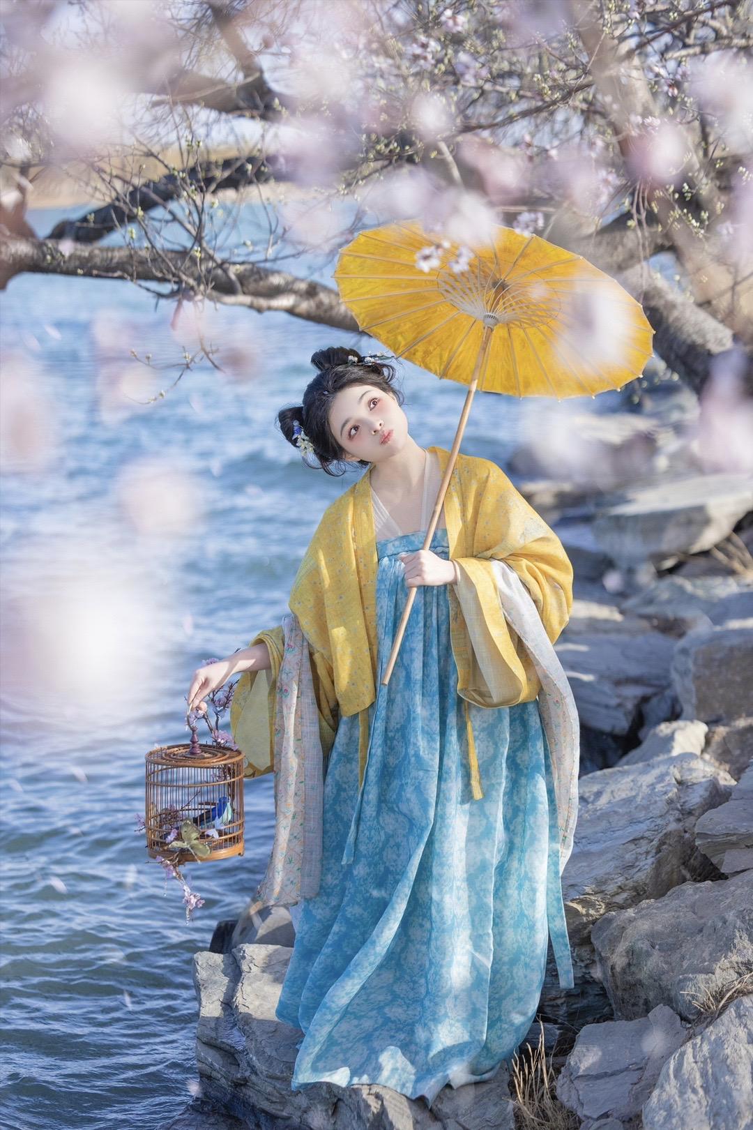 ‘ 她是会雀跃奔跑的太阳 ’