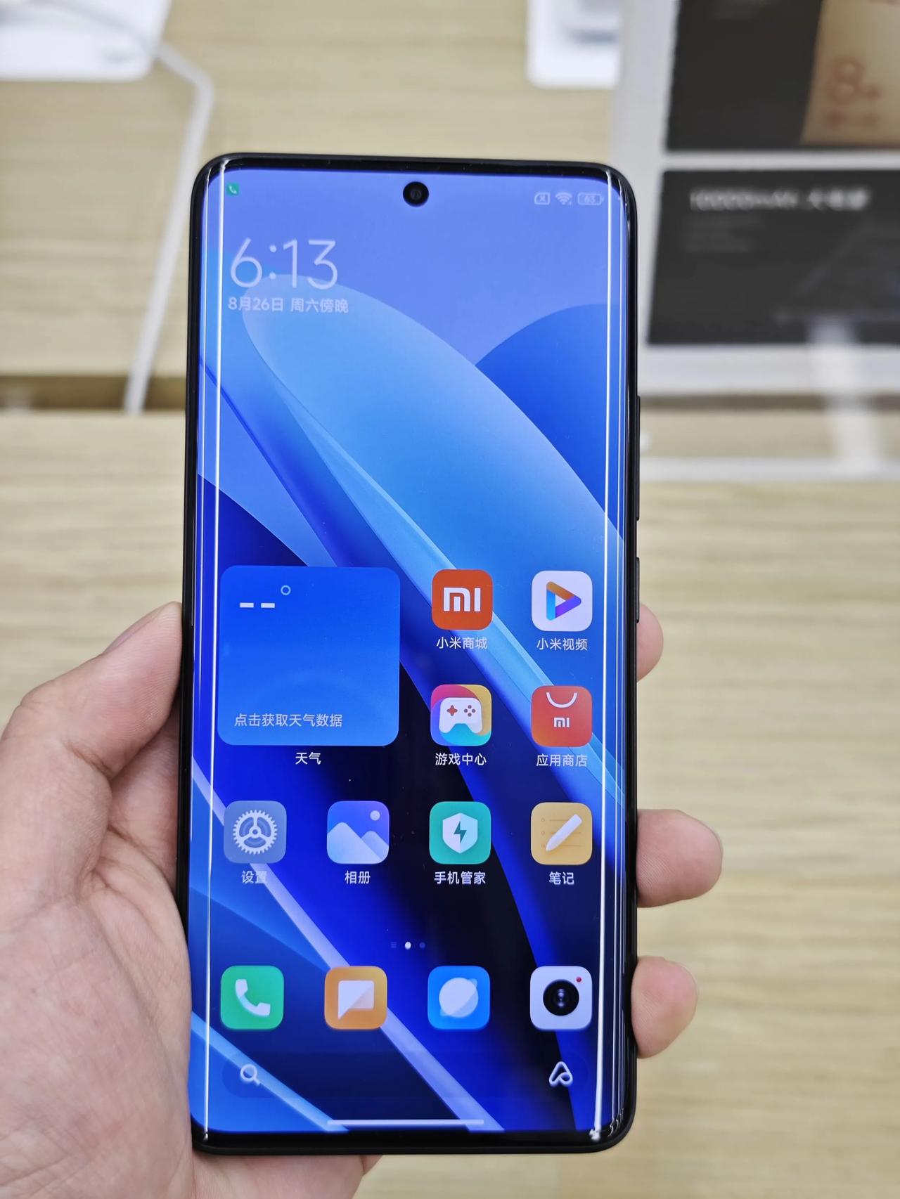 红米Note13Pro+真机上手体验：

1.这应该算是红米note系列首款曲面