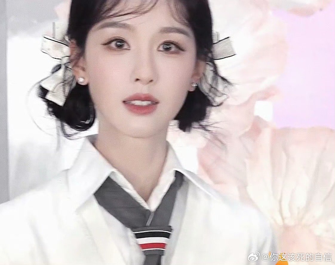 陈都灵萌成啥样了陈都灵双丸子头萌妹好萌好漂亮 ​​​