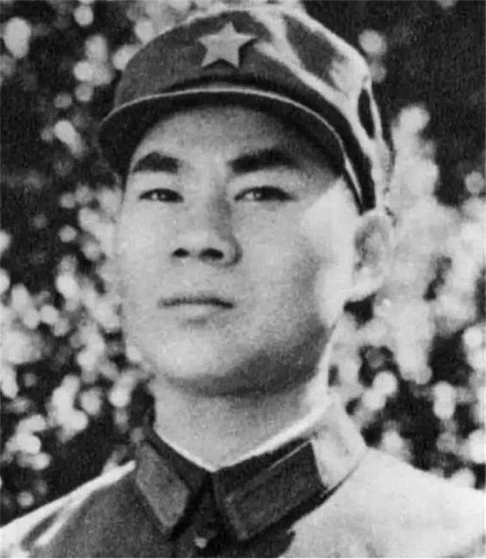1979年，边境战士巡逻时，意外发现一个手脚溃烂、浑身恶臭的男人，他还背着一支枪