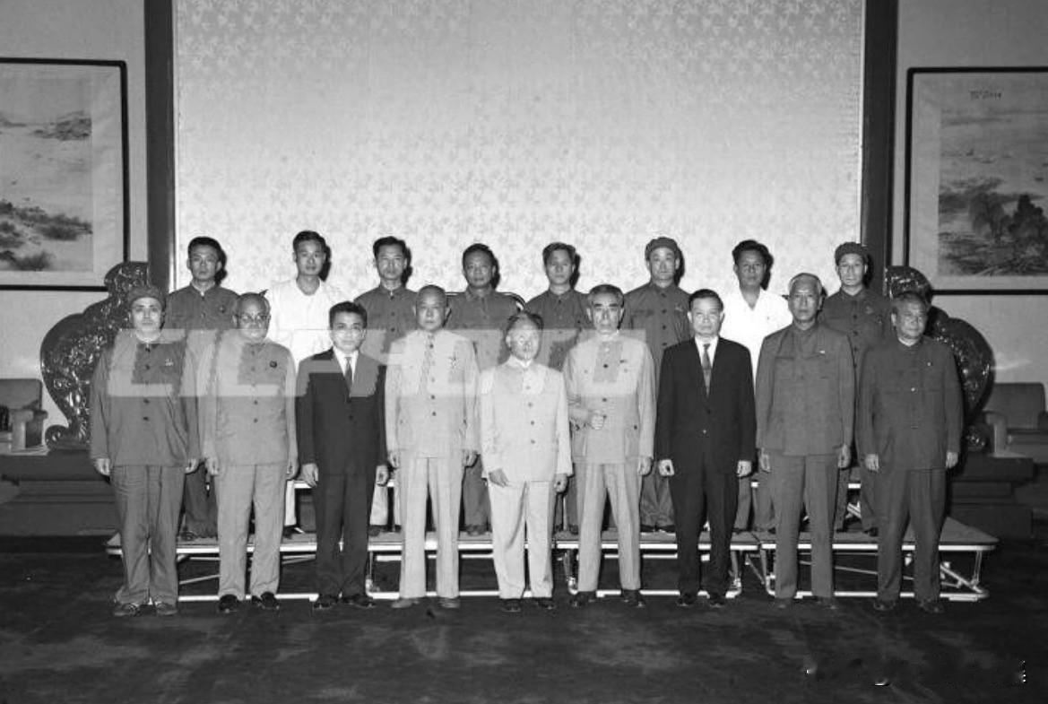 1971年6月13日，下午，周恩来总理会见越南劳动党中央政治局委员、政府副总理黎
