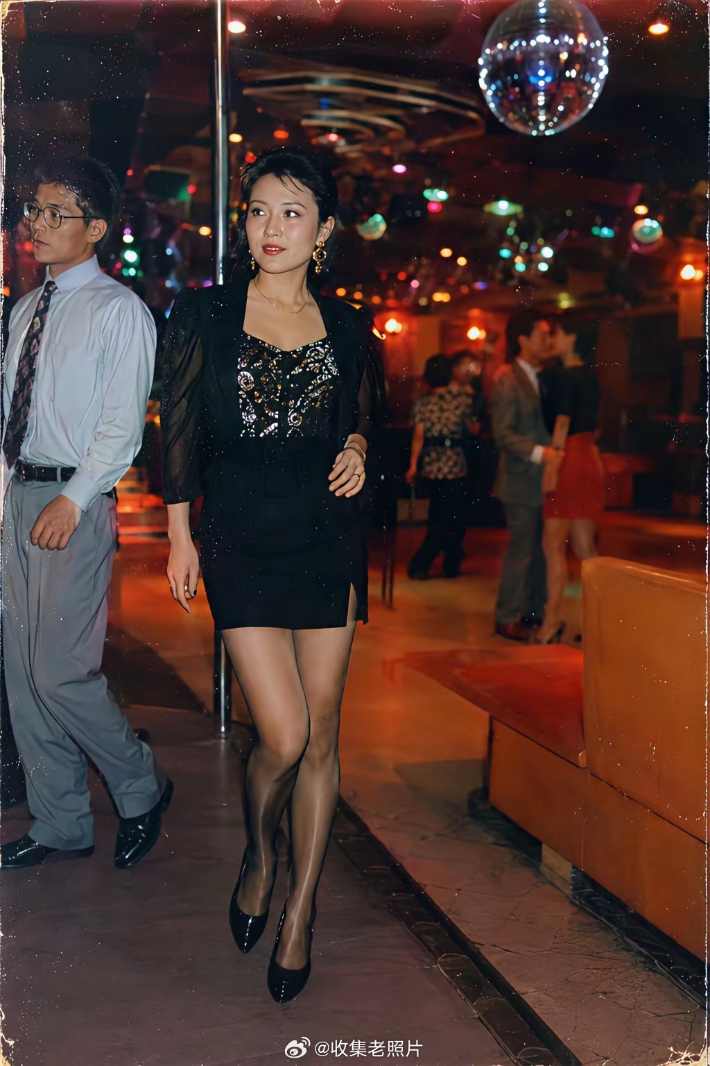 1999年，深圳。罗湖东门太阳岛夜总会。这是属于经济上升期的松弛感。