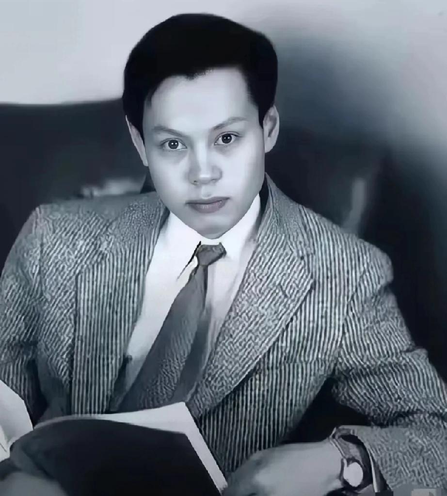 杨振宁：
八旬老人食堂用餐，
旧衣下的生活哲学令人深思！

你是否注意到，这位享