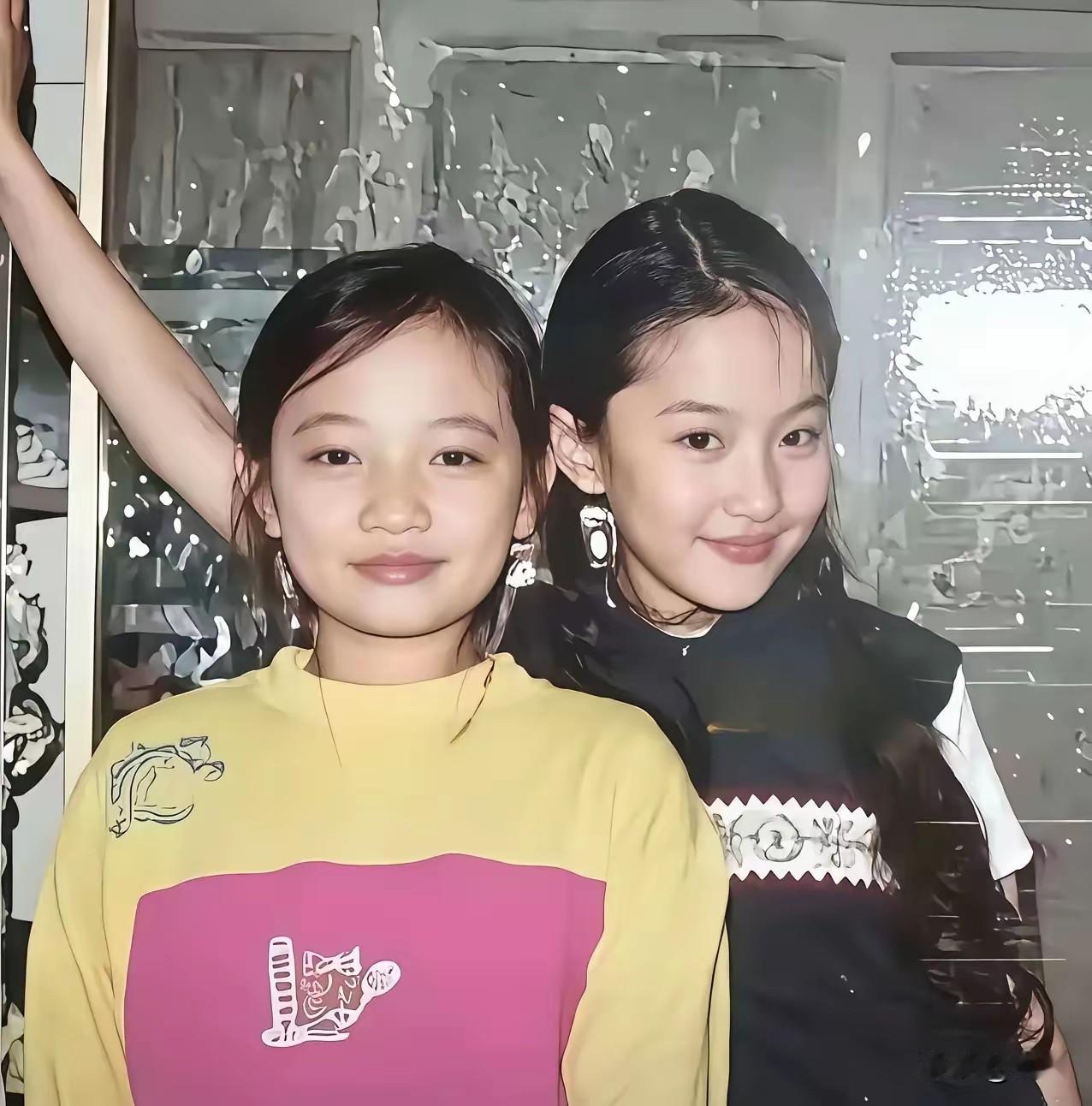 谁能想到昔日镜头里扎着马尾的青涩小姑娘，多年后一路逆袭走红，成了家喻户晓的国民女