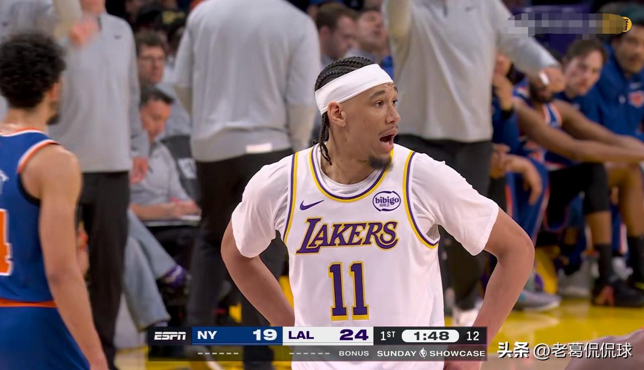 湖人替补中锋海斯真是太饿了！虽然今天湖人在主场以110：97击败尼克斯，但是向来