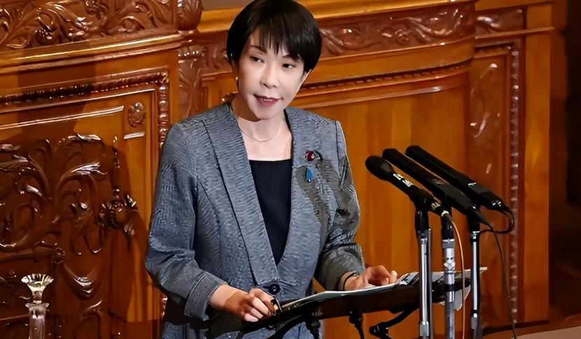 连香蕉都吃不上了，薯片包装也变成了黑白风。物价失控只是个开头，日本老百姓正过得魔