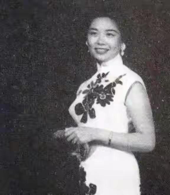 1935年，一名妓女恳请37岁的张伯驹：“带我离开吧！我还是完璧之身！”张伯驹递
