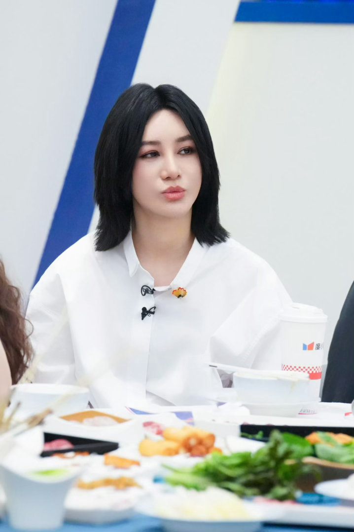 尚雯婕比王濛还紧张 王濛一发声尚雯婕就开始默默打拍子，比自己唱还投入，这老师的责