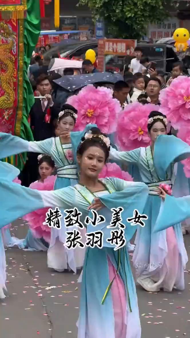 精致小美女。
张羽彤。