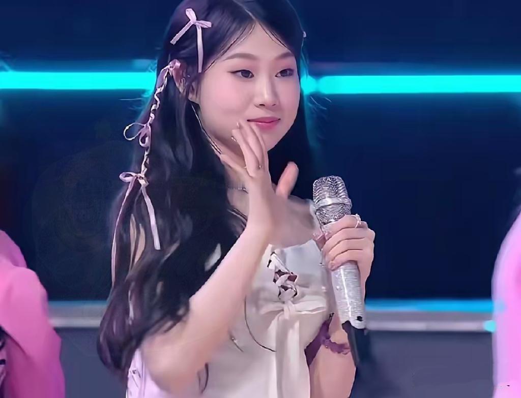 我估计明年的大湾区演唱会，
小沈阳不敢再去了，
这哪是演唱会啊，女儿沈佳润，现场
