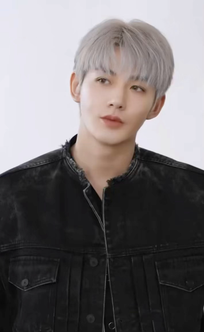 谁懂啊！邓为53座楼宇大屏灯光秀应援，鸡皮疙瘩都起来了！！好浪漫好震撼啊！这排面