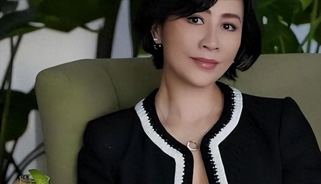 “不谈恋爱，那生理需求怎么办？”最近《一路繁花2》里刘嘉玲一句话炸翻全场！

这