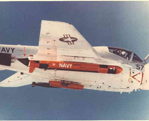 美国海军A-6E舰载攻击机挂载战斧巡航导弹空射版测试镜头，有一说一，那是一个军备