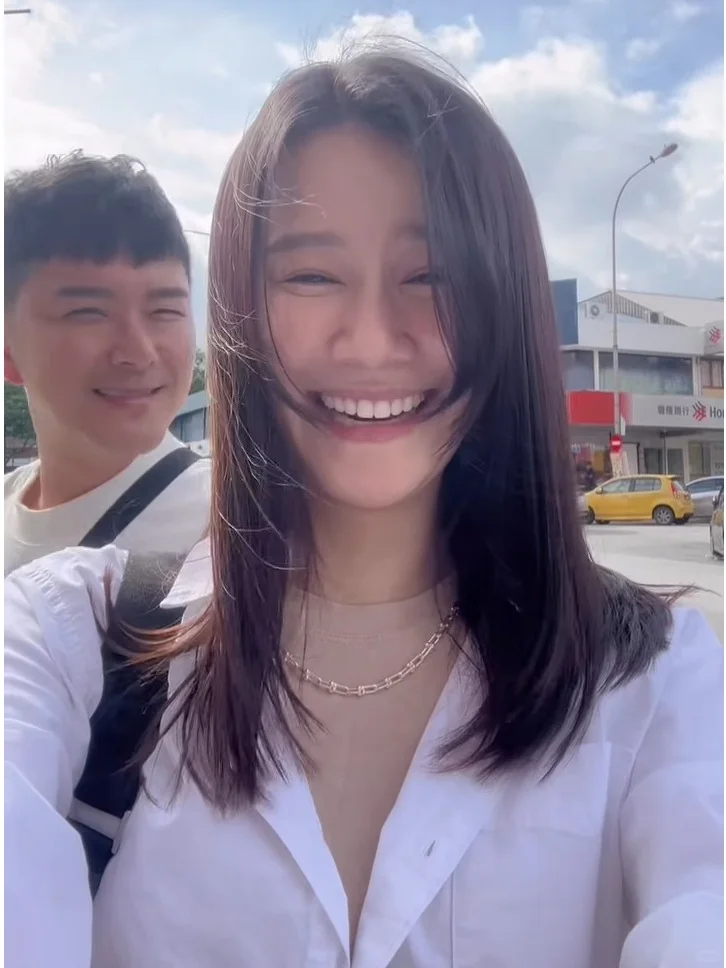黄翠晒近照！双腿“异变”像牙签一样细