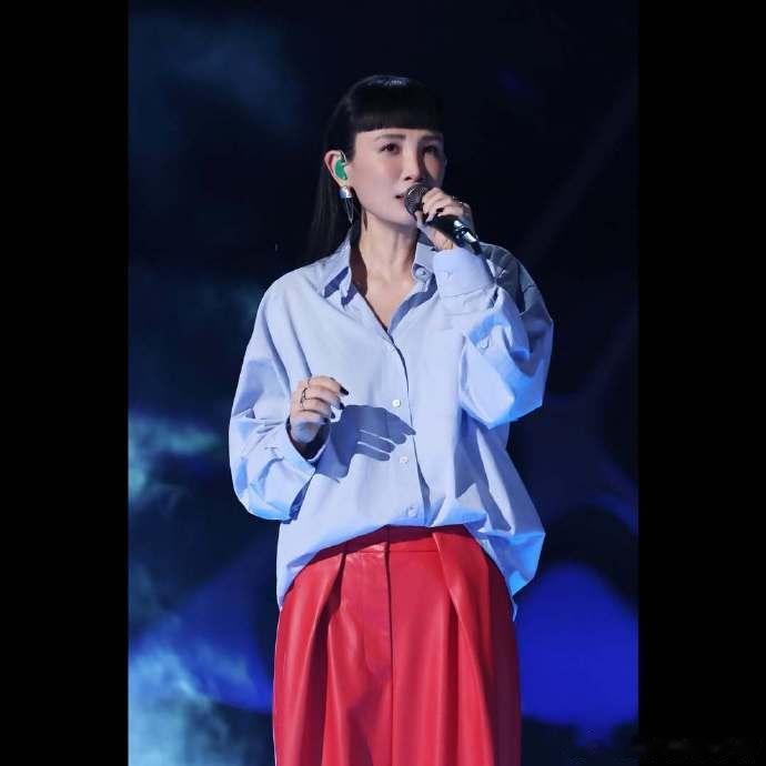 魏如萱周兴哲讨论结石姐唱歌呼吸理论说得头头是道，但转念一想结石姐嗓子跟装了大炮一