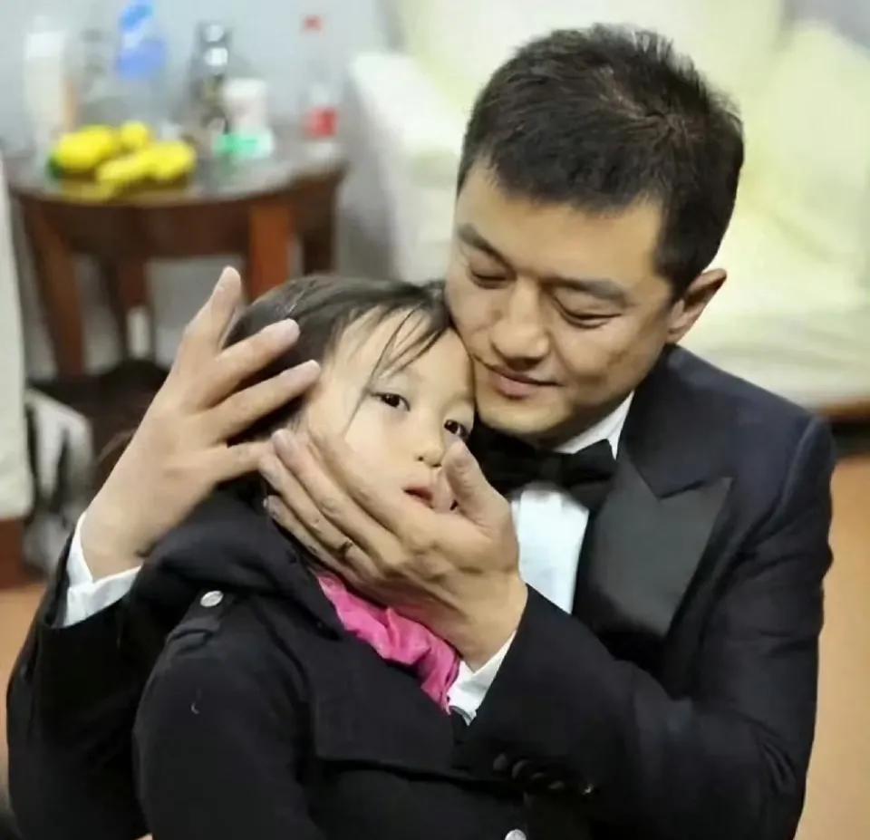 嫣然天使医院这件事上，李亚鹏的采访令大家对他刮目相看。他非常清楚地表述建立医院的