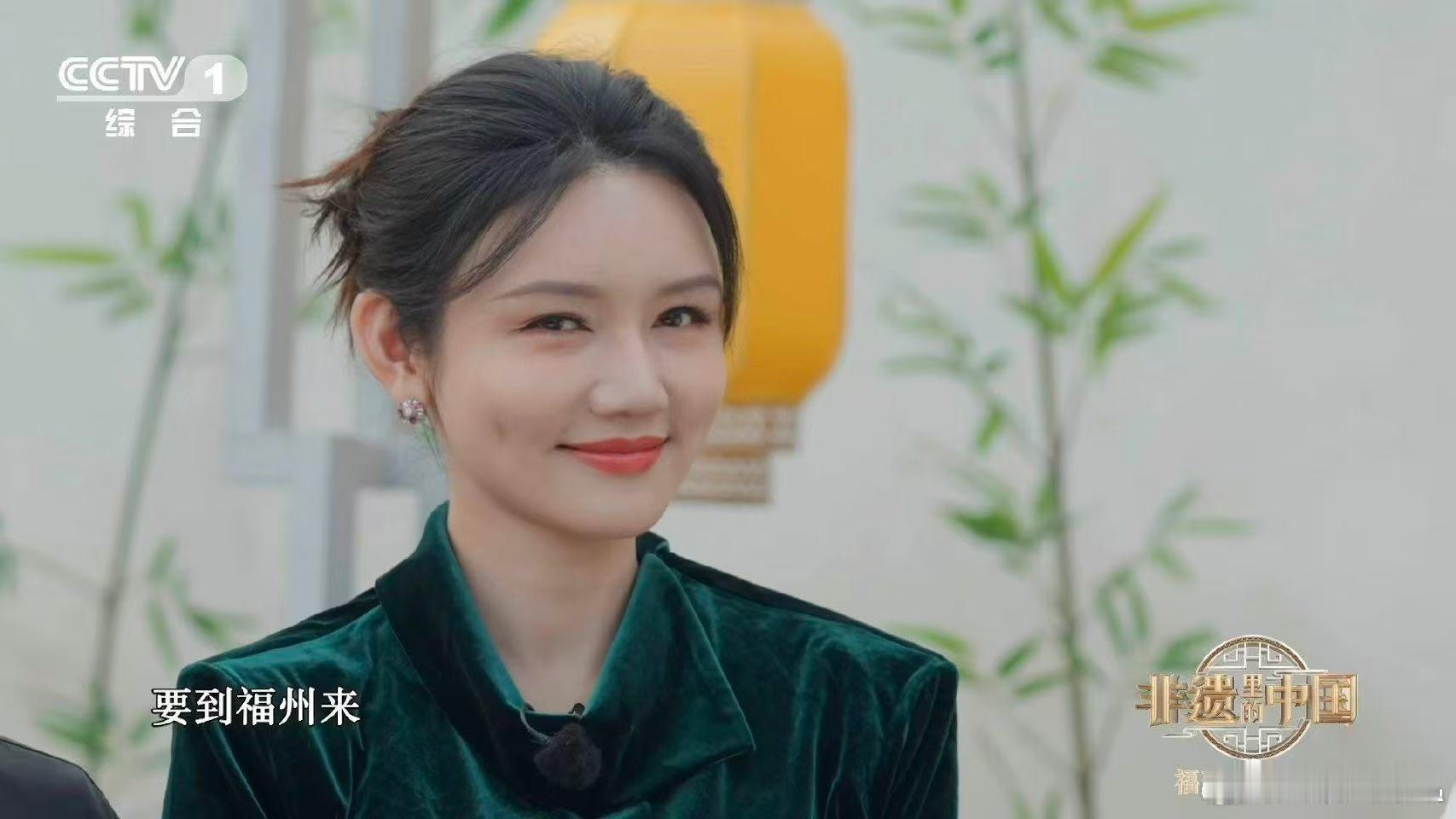 开坛有酒香的鲜汤 鸡汤汆海蚌讲究快与准，海蚌焯水十余秒，脆嫩弹牙，再浇上三茸汤，