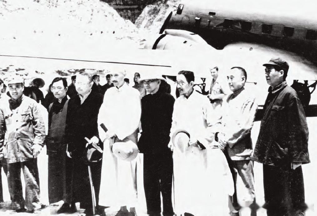 1945年7月1日抗日战争胜利前夕，为推动国共合作，国民参政会参政员黄炎培等一行