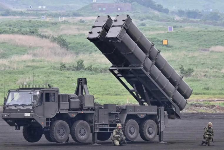 谁也没想到一向靠着和平规矩过日子的日本，如今敢明目张胆突破底线。本土西南军营悄悄