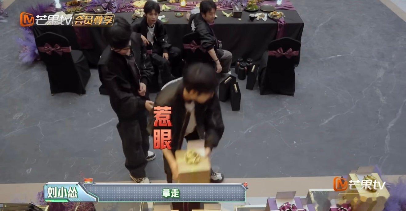 曹恩齐钓系男孩实至名归谁能不被曹恩齐的“钓系”魅力折服啊！密神里解题超厉害思路超