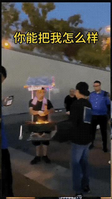 “城管遇到的新难题？！”