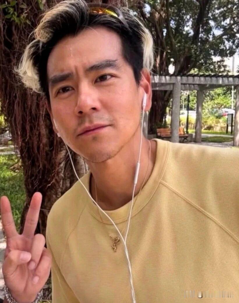 彭于晏的生图，非常好看，依然帅气在线！

网友偶遇彭于晏，素颜下的他看着没有一点