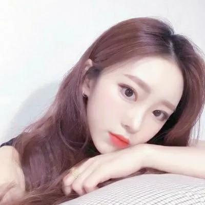 温柔似水，柔情似蜜，沉醉于你的美丽。🌸✨温婉眸光 似水如镜 轻拂心间 温柔花香