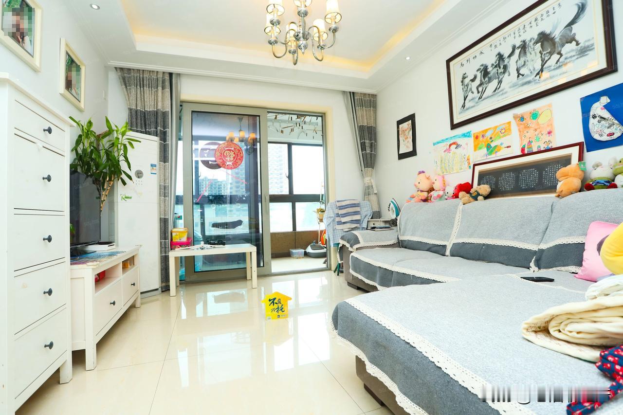 住房被定性为消费品，意味着它的价格，也会像其它消费品一样，随着时间的推移，价格逐