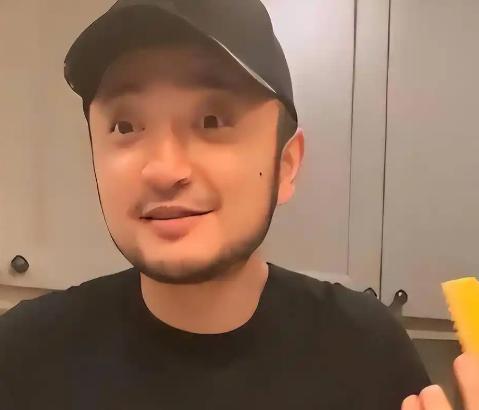 钱再多有什么用？连续12年坐镇春晚，手握金声奖，43岁的尼格买提是妥妥的人生赢家