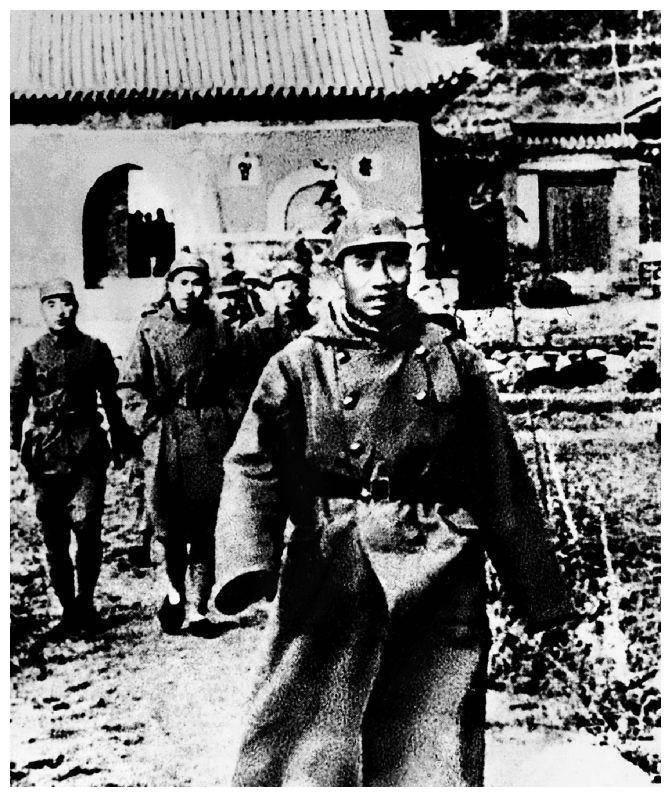 1917年朱德当滇军旅长，月薪2000大洋。1921年，当云南省警察厅长，收入为